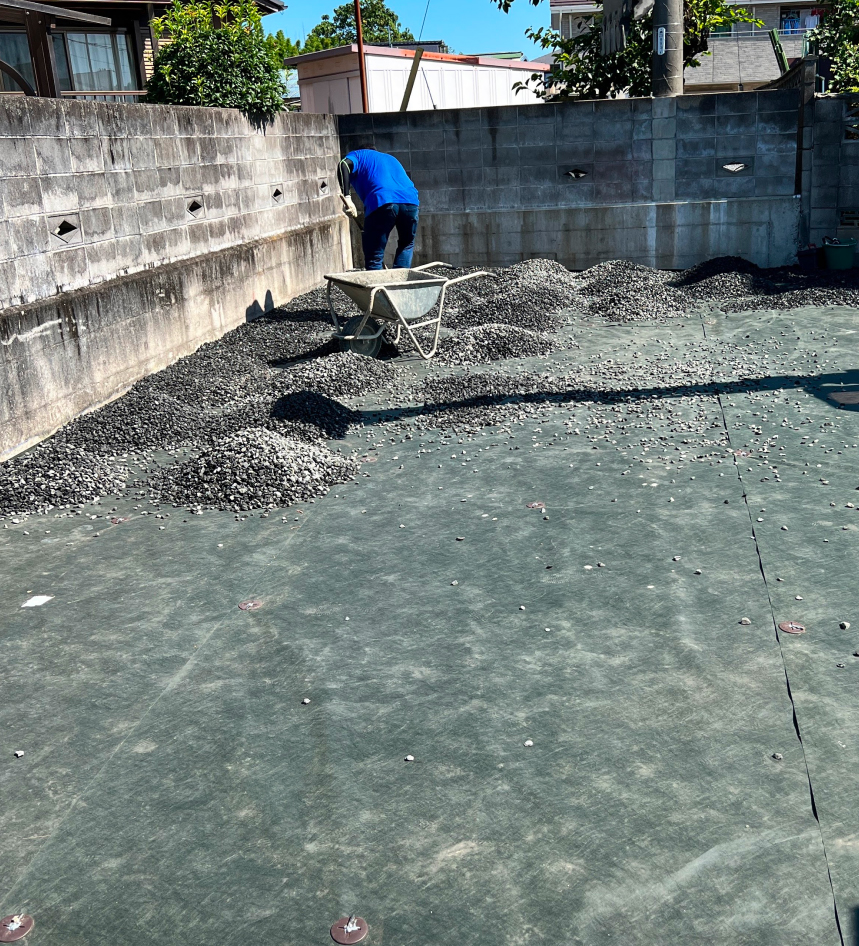 駐車場の防草工事