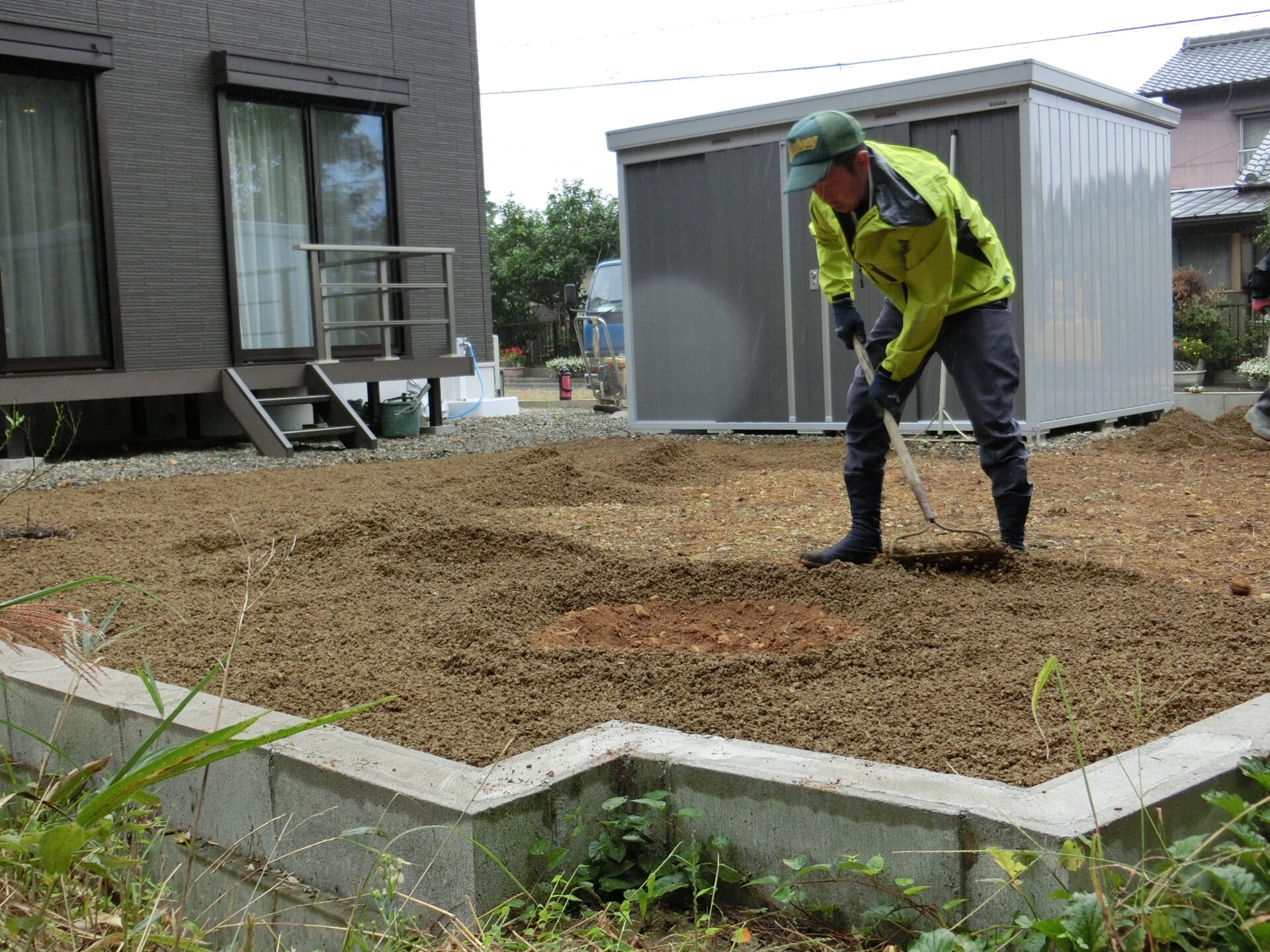 お庭造りの『整地』が重要なわけとは…